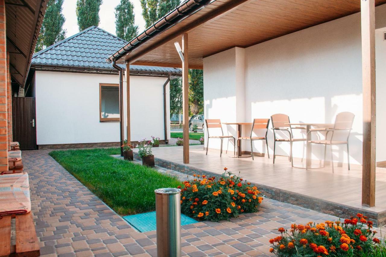 Rioro Hotell Myrhorod Exteriör bild