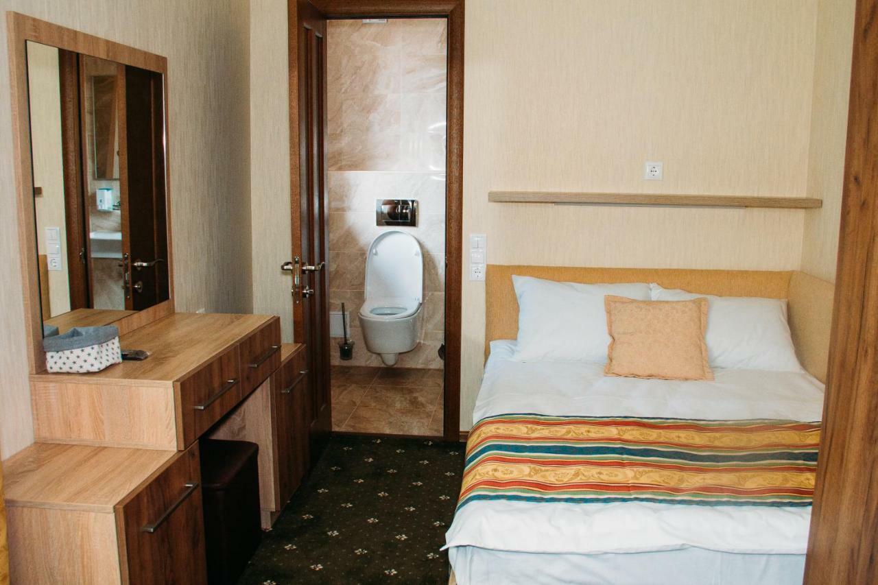 Rioro Hotell Myrhorod Exteriör bild
