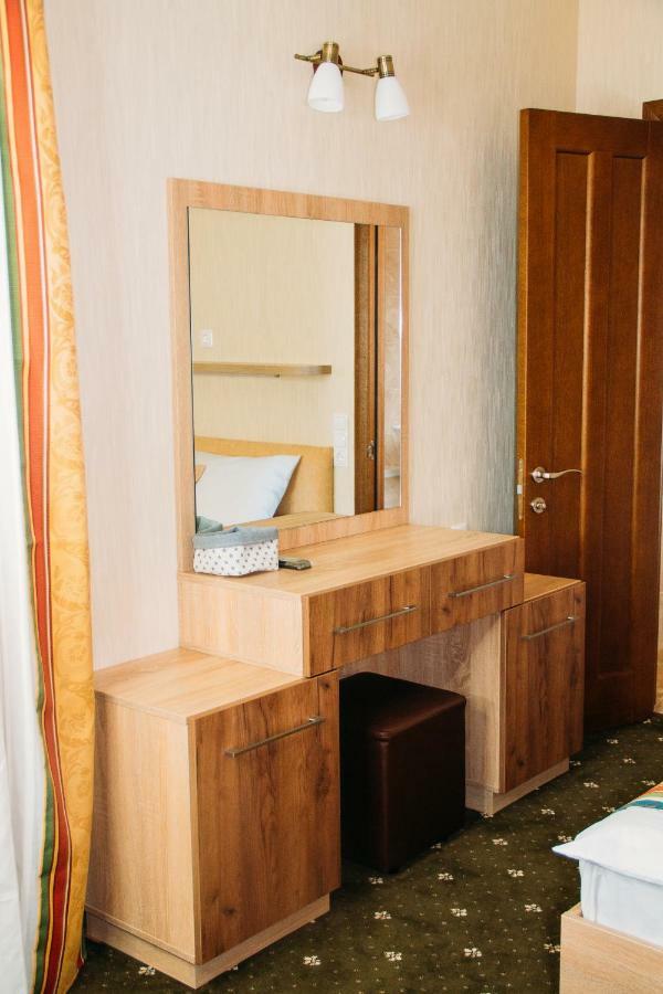 Rioro Hotell Myrhorod Exteriör bild