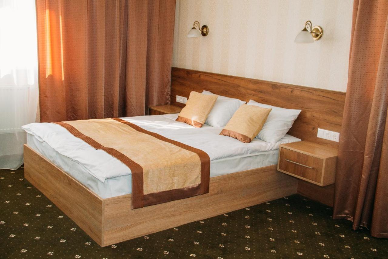 Rioro Hotell Myrhorod Exteriör bild