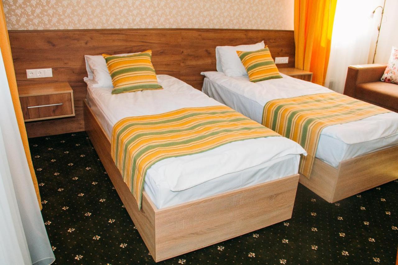 Rioro Hotell Myrhorod Exteriör bild