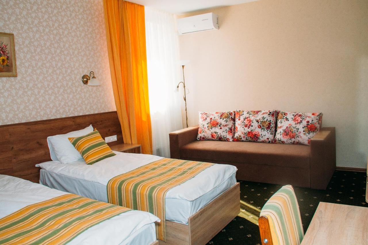 Rioro Hotell Myrhorod Exteriör bild