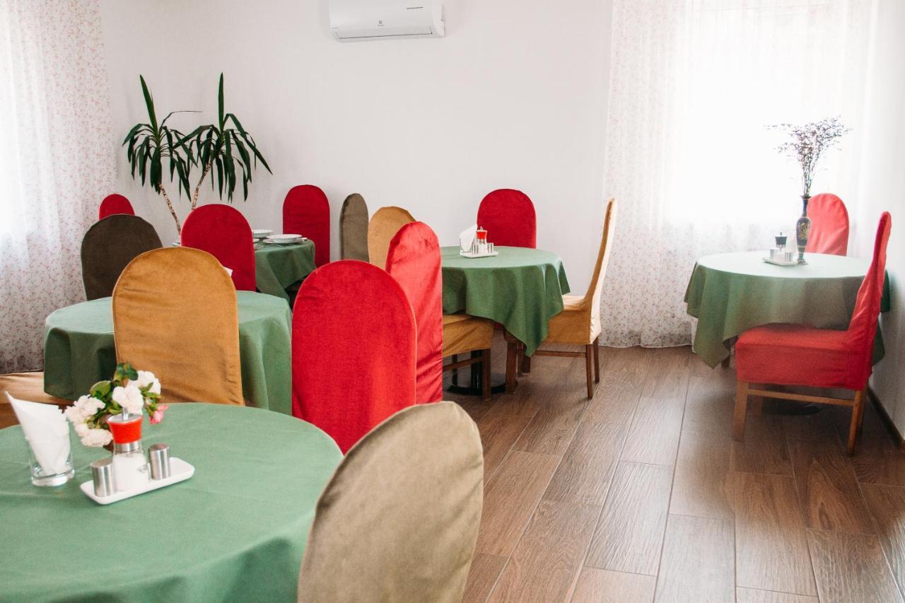 Rioro Hotell Myrhorod Exteriör bild