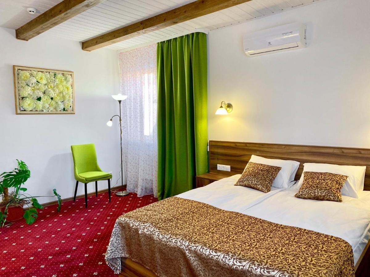 Rioro Hotell Myrhorod Exteriör bild